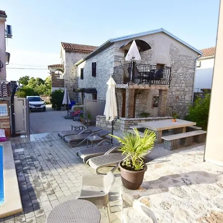 Apartment Noemi1 By Interhome Poreč