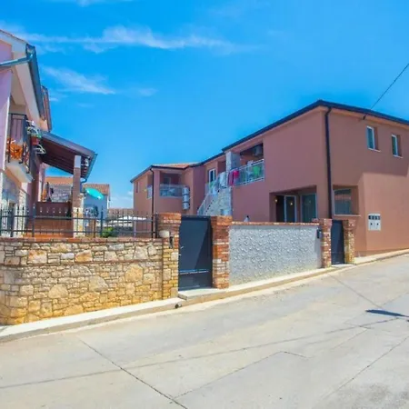 Apartment Noemi1 By Interhome Poreč