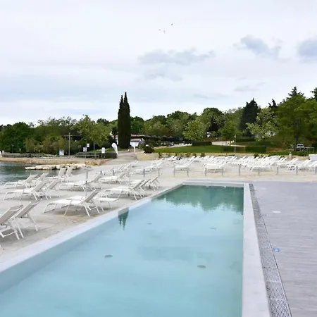 Apartment Noemi1 By Interhome Poreč