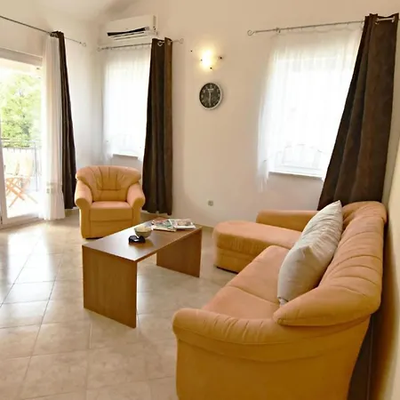 Noemi1 By Interhome *