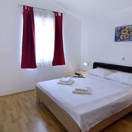 Noemi1 By Interhome Appartement Poreč